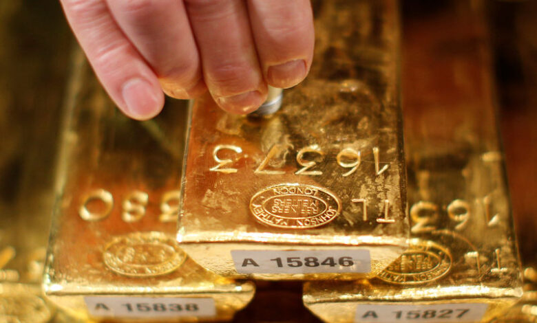 Photo of Цены на золото колеблются выше $2150